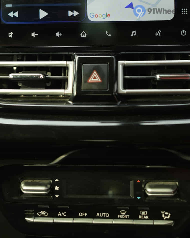 Dashboard & Front Cabin - 7