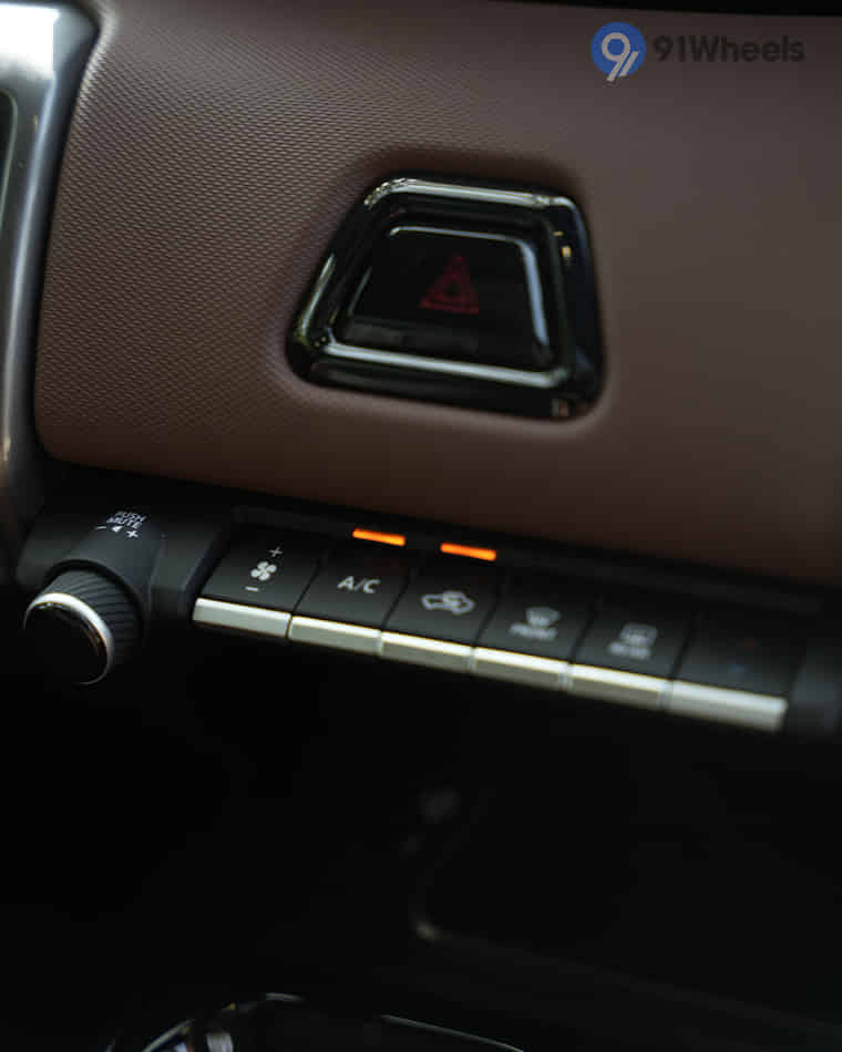Dashboard & Front Cabin - 8 Dashboard & Front Cabin - 8