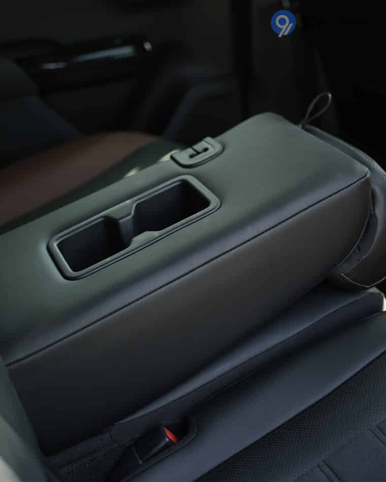 Seats & Cabin Comfort - 6 Seats & Cabin Comfort - 6