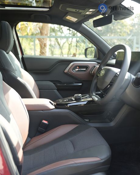 Urban Cruiser Ebella Front Row Seats