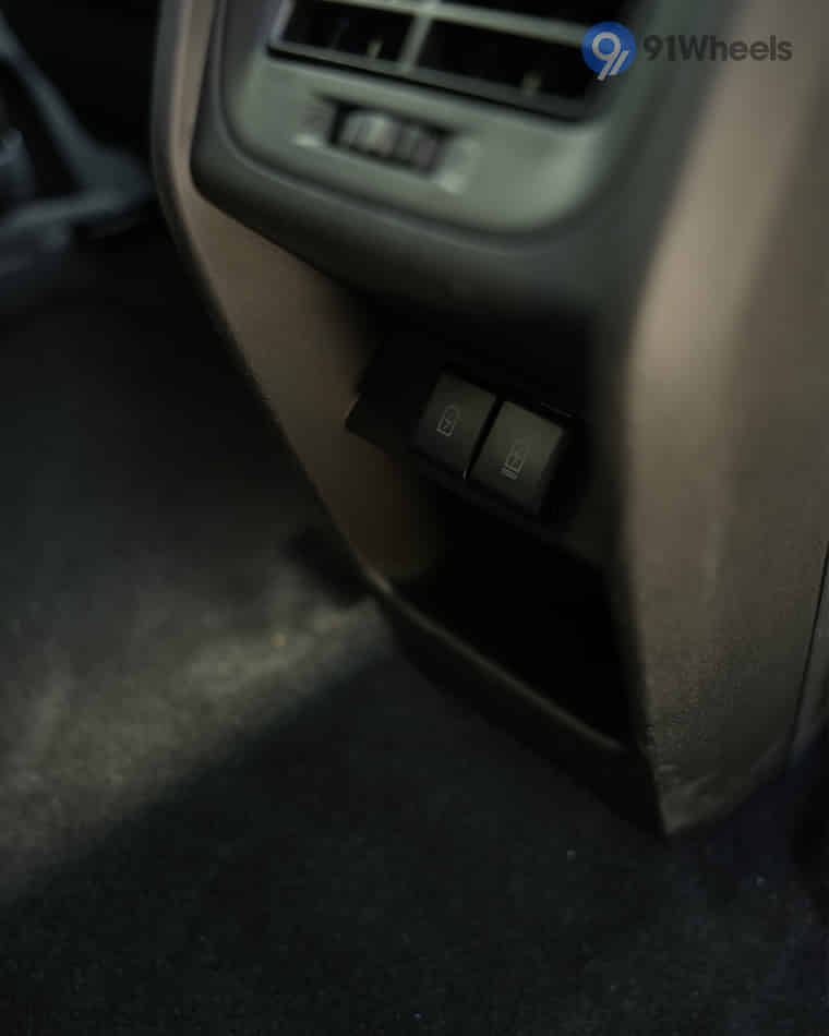 Infotainment & Charging - 3 Infotainment & Charging - 3