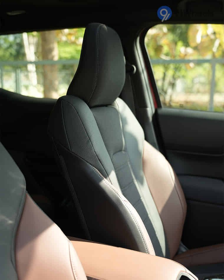 Seats & Cabin Comfort - 3 Seats & Cabin Comfort - 3