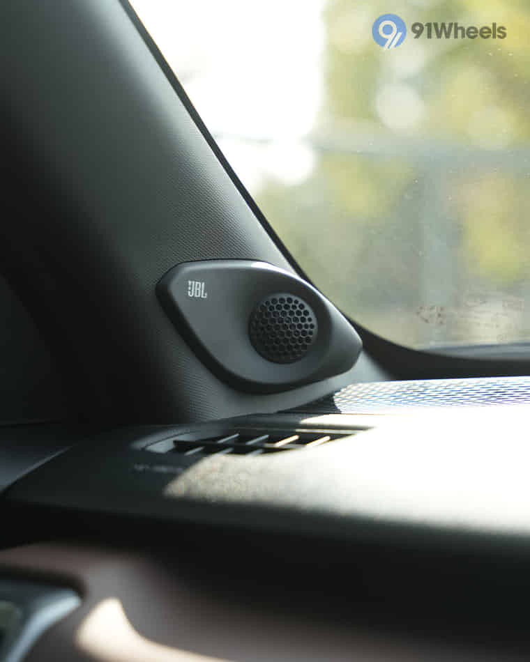 Infotainment & Charging - 2 Infotainment & Charging - 2