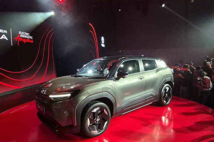 Toyota Urban Cruiser Ebella Left Front Three Quarter