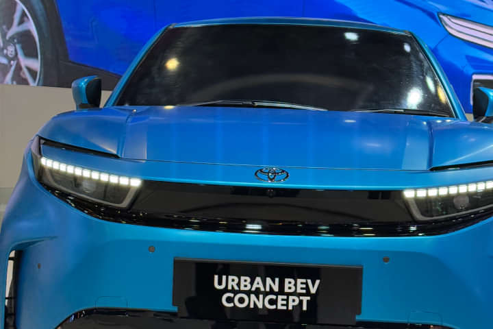 Toyota Urban Cruiser EV Closed Hood/Bonnet