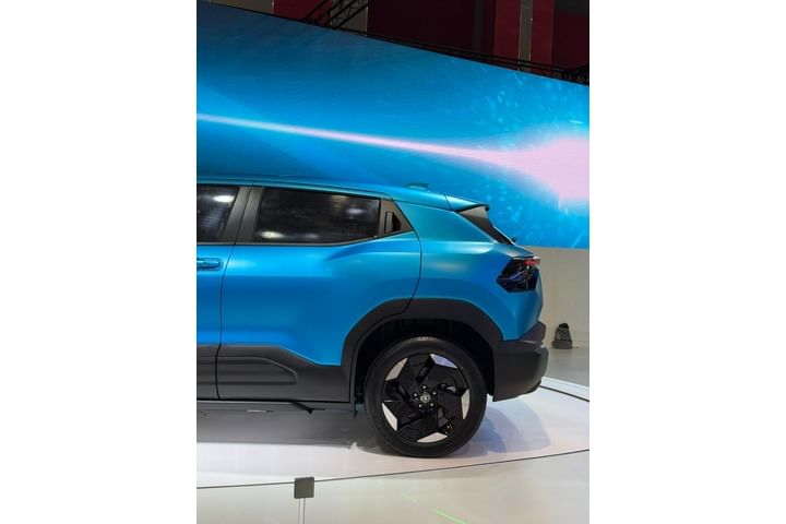 Toyota Urban Cruiser EV Rear Quarter Glass Toyota Urban Cruiser EV Rear Quarter Glass