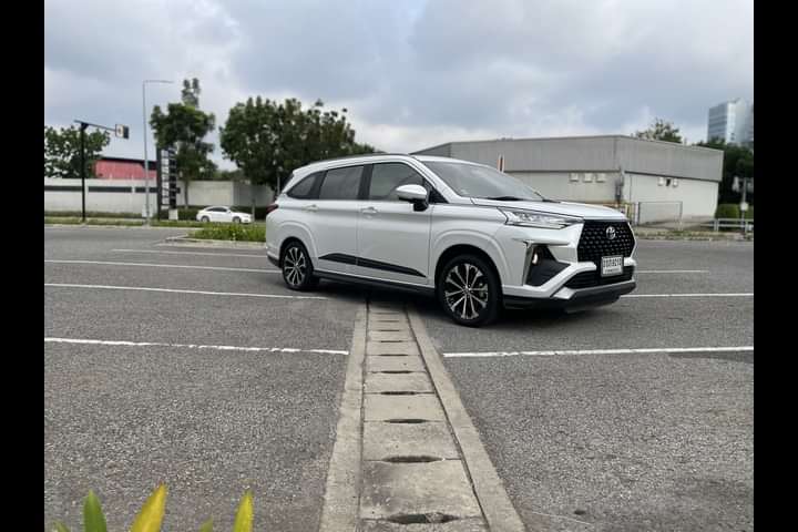 Toyota Veloz Right Front Three Quarter