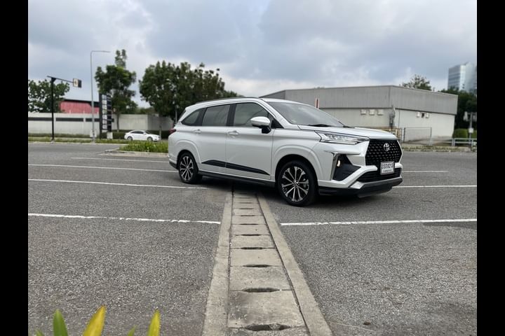 Toyota Veloz Right Front Three Quarter