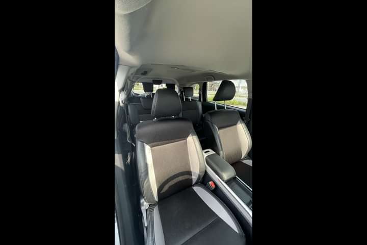 Toyota Veloz Front Row Seats
