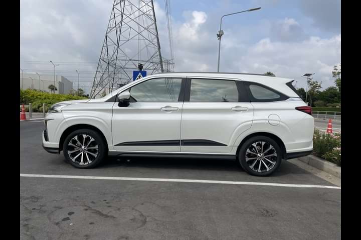 Toyota Veloz Left Side View