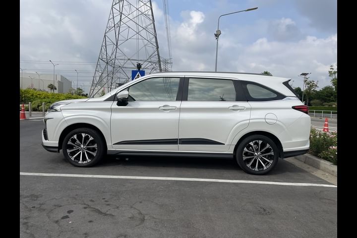 Toyota Veloz Left Side View