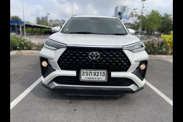 Toyota Veloz Front View