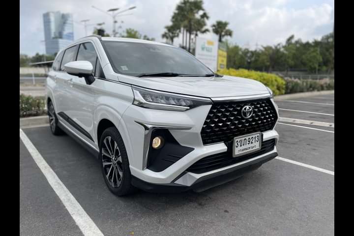 Toyota Veloz Cornering Shot