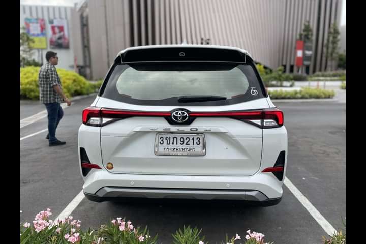 Toyota Veloz Rear Windshield/Windscreen