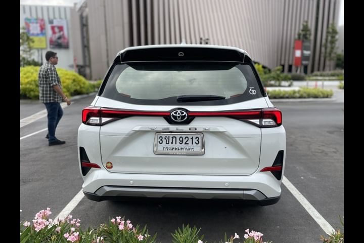 Toyota Veloz Rear Windshield/Windscreen