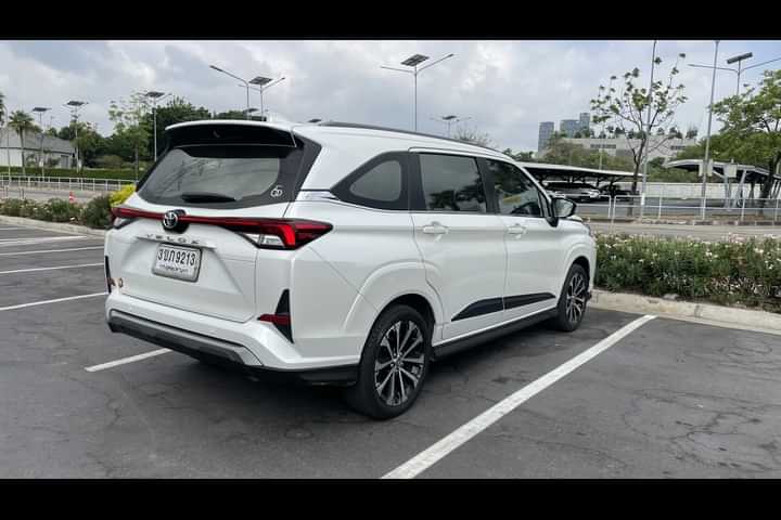 Toyota Veloz Right Rear Three Quarter