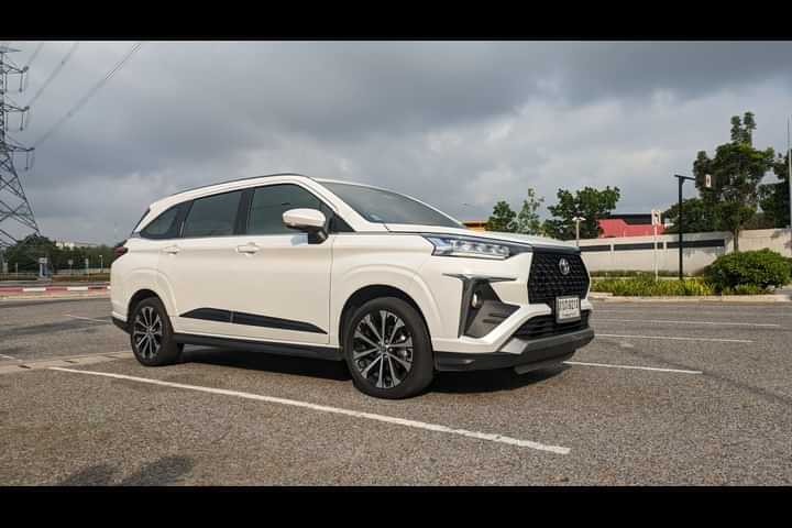 Toyota Veloz Right Front Three Quarter