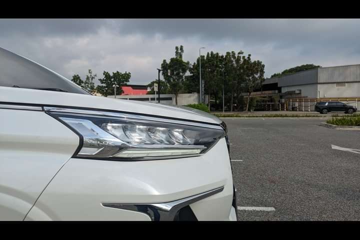Toyota Veloz Headlight