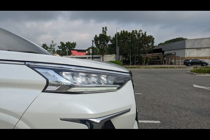 Toyota Veloz Headlight