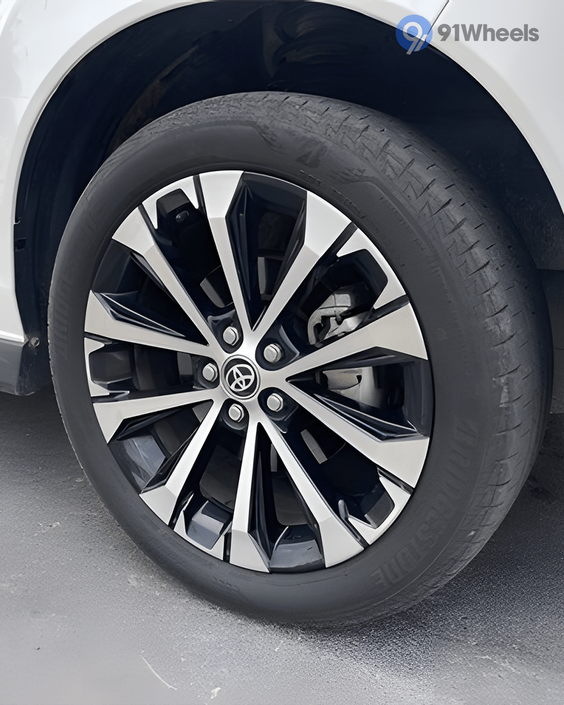 Toyota Veloz - Image 5