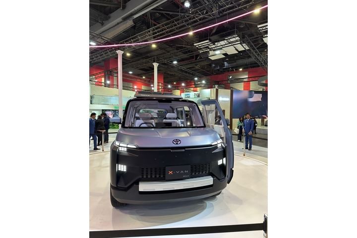 Toyota XVan Front View Toyota XVan Front View