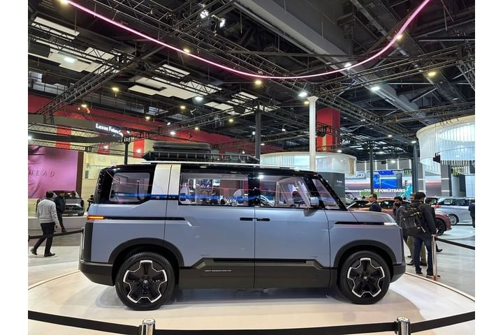 Toyota XVan Right Side View Toyota XVan Right Side View