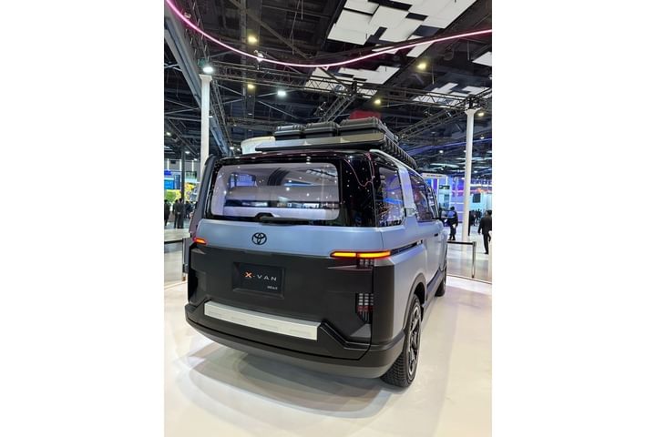 Toyota XVan Rear Windshield/Windscreen Toyota XVan Rear Windshield/Windscreen