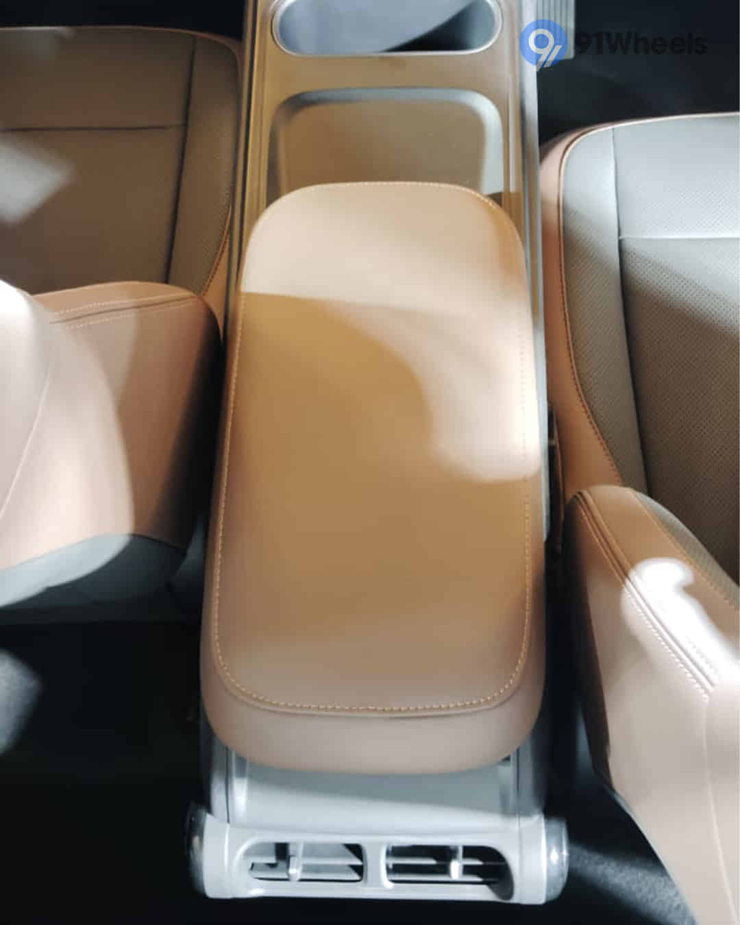 Front Centre Arm Rest