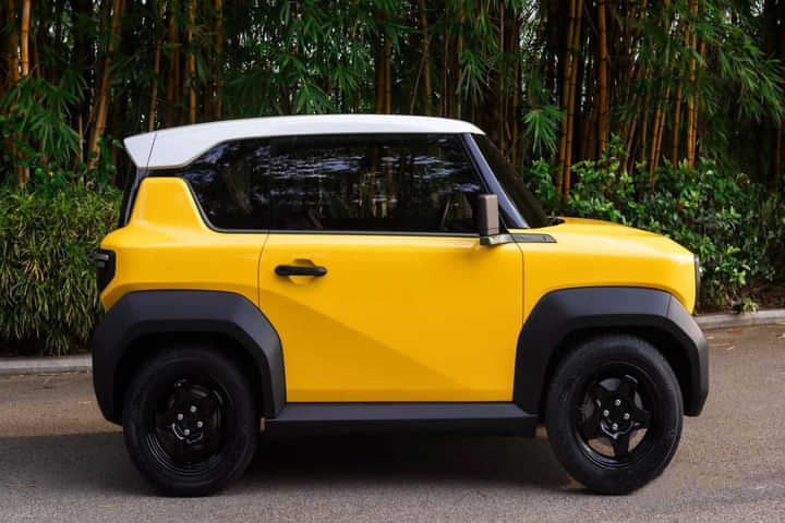 VinFast VF3 Right Side View VinFast VF3 Right Side View