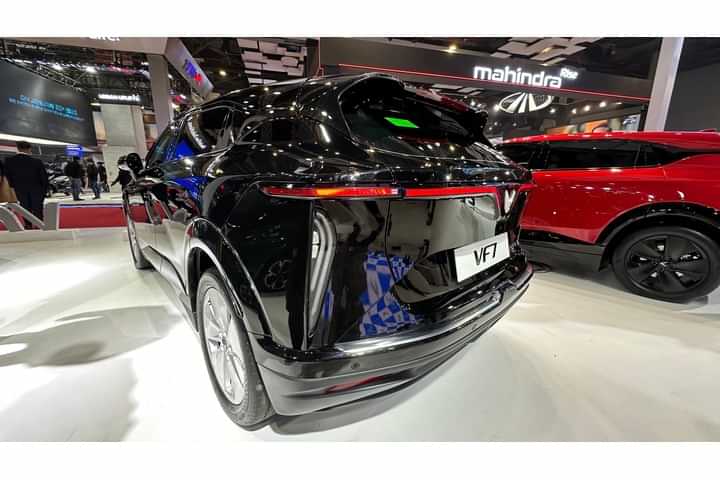 VinFast VF7 Left Rear Three Quarter
