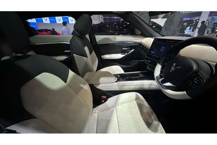 VinFast VF7 Front Row Seats