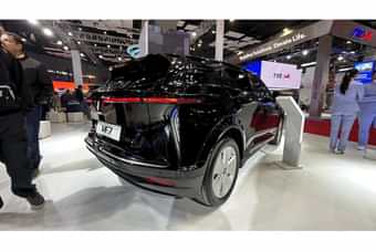 VinFast VF7 Right Rear Three Quarter