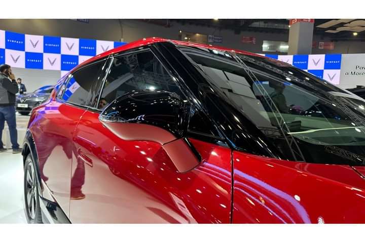 VinFast VF7 Outer Rear View Mirror ORVM Controls