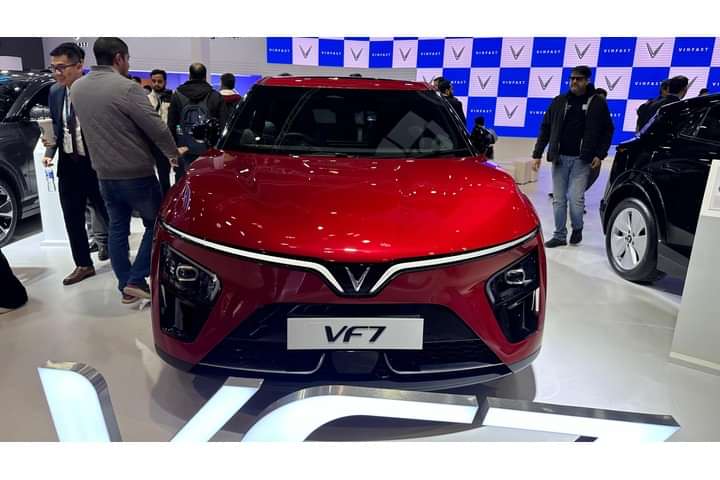 VinFast VF7 Front View