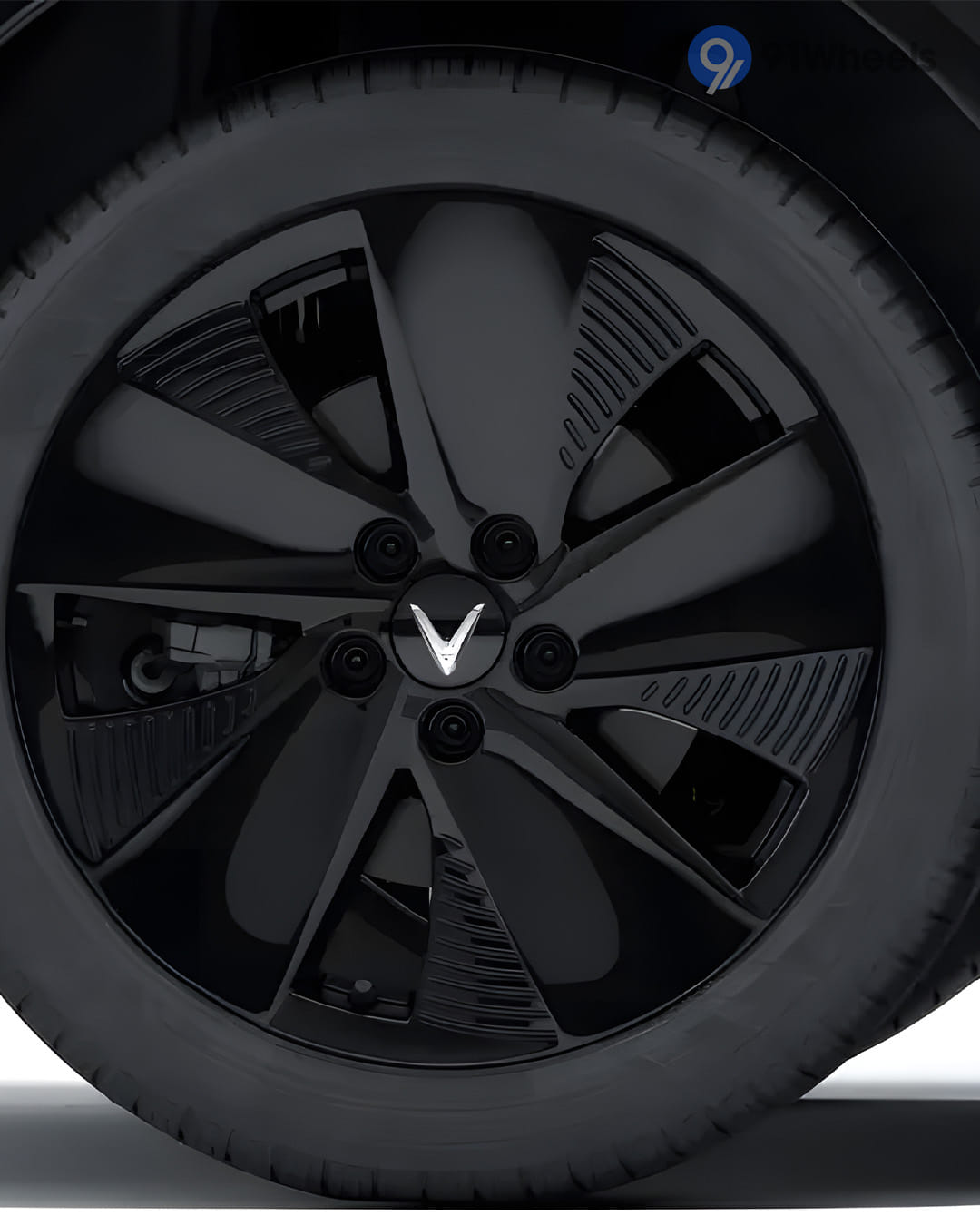 VinFast VF7 image