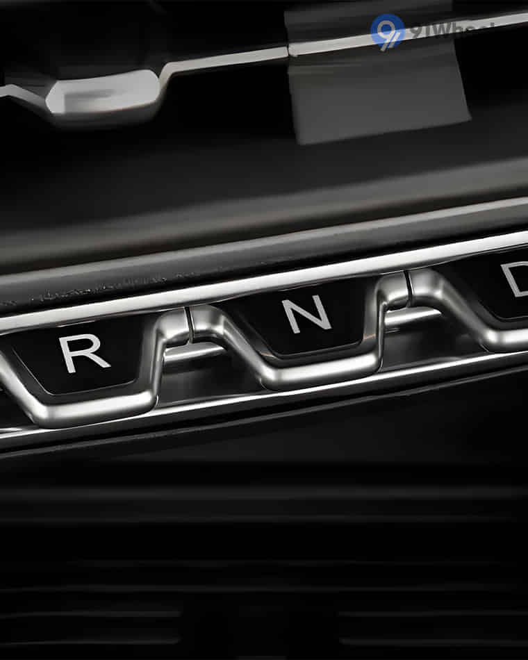 Dashboard & Front Cabin - 7