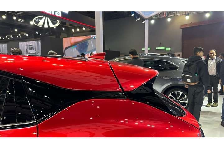 VinFast VF7 Rear Quarter Glass