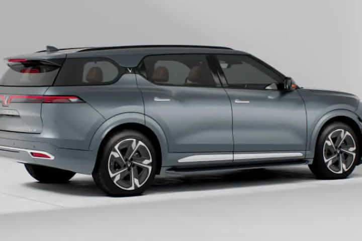 VinFast VF9 Right Rear Three Quarter