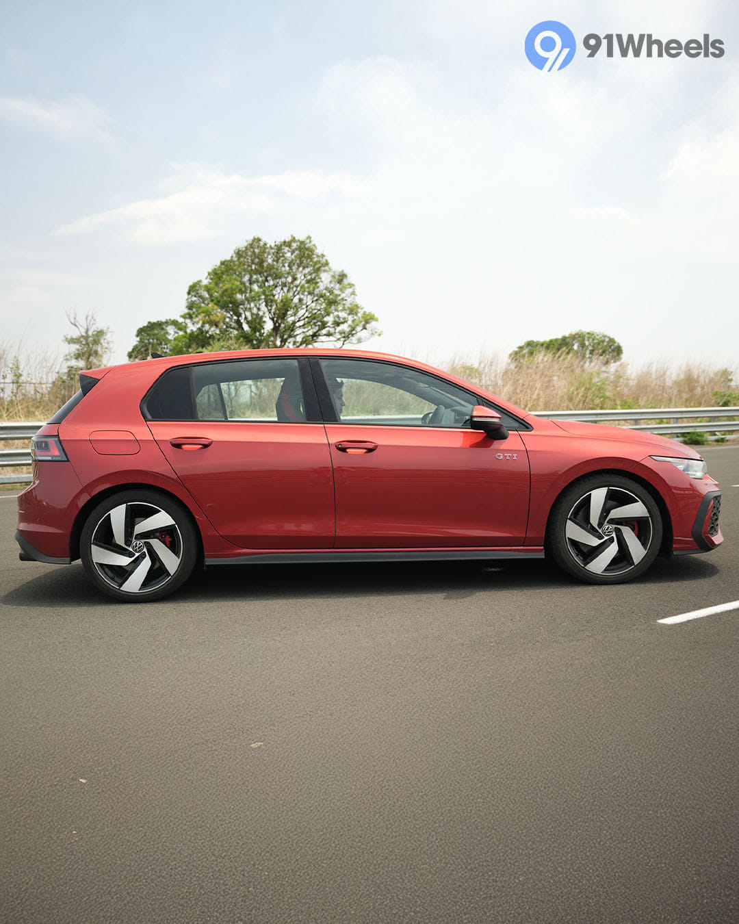 Volkswagen Golf GTI Right Side View Volkswagen Golf GTI Right Side View