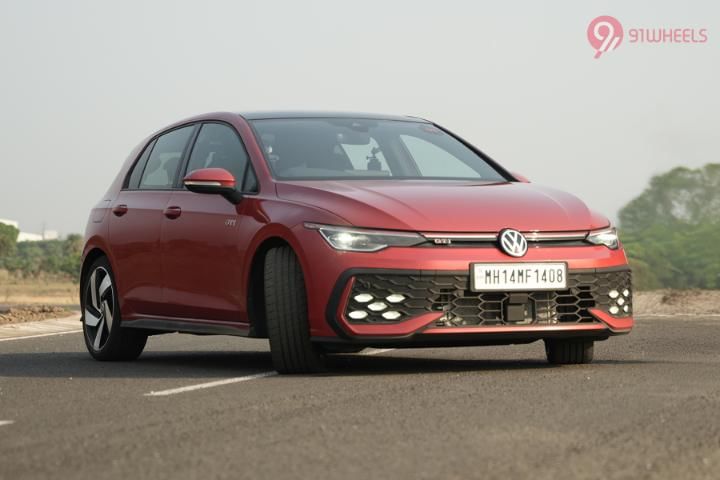 Volkswagen Golf GTI Right Front Three Quarter