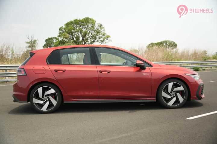 Volkswagen Golf GTI Right Side View Volkswagen Golf GTI Right Side View