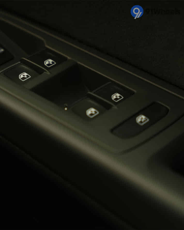 Dashboard & Front Cabin - 5