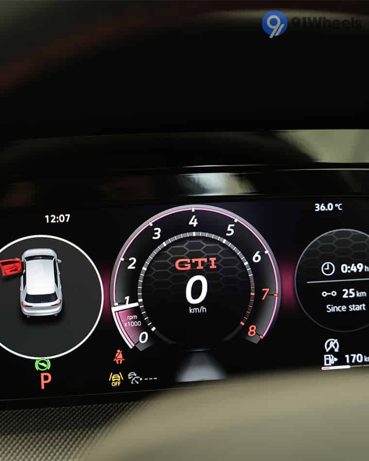 Dashboard & Front Cabin - 3