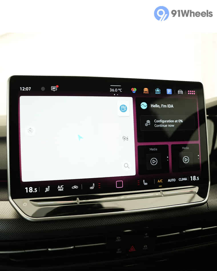 Dashboard & Front Cabin - 4