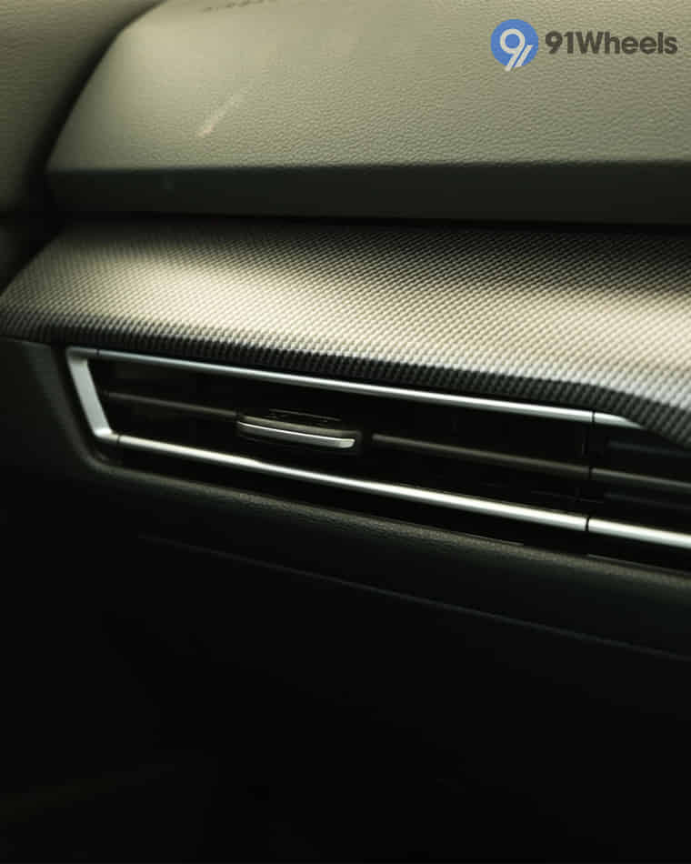 Dashboard & Front Cabin - 7