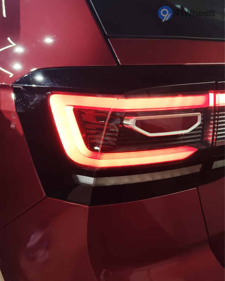 Headlights & Tail-lights - 7 Headlights & Tail-lights - 7