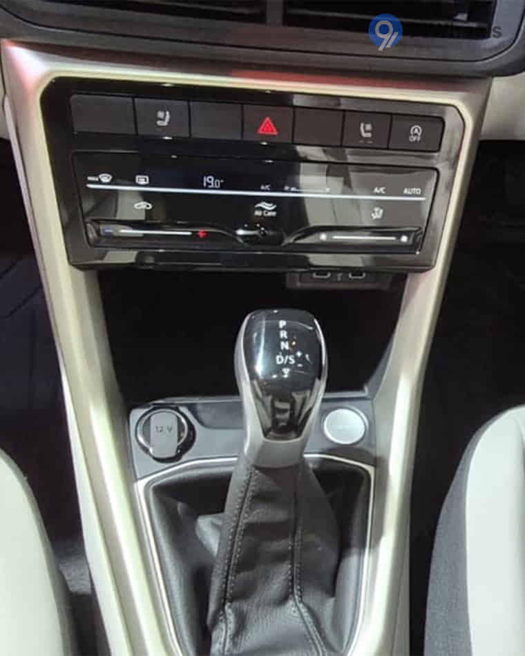 Dashboard & Front Cabin - 4 Dashboard & Front Cabin - 4