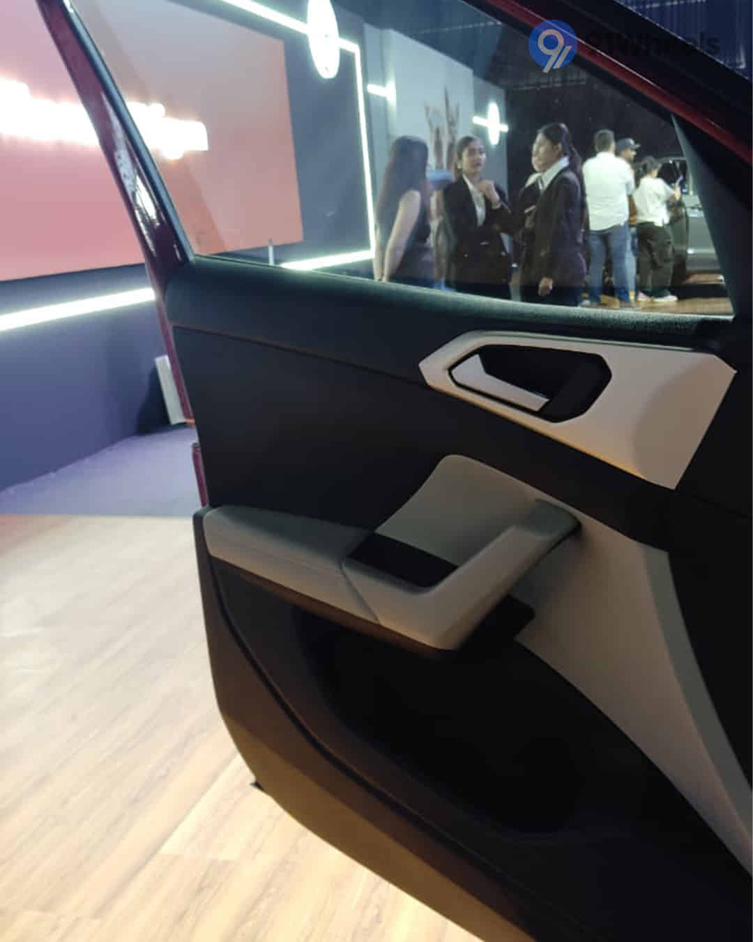 Front Passenger Door Pad Handle Front Passenger Door Pad Handle