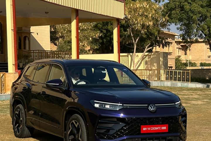 Volkswagen Tayron R-Line Right Front Three Quarter