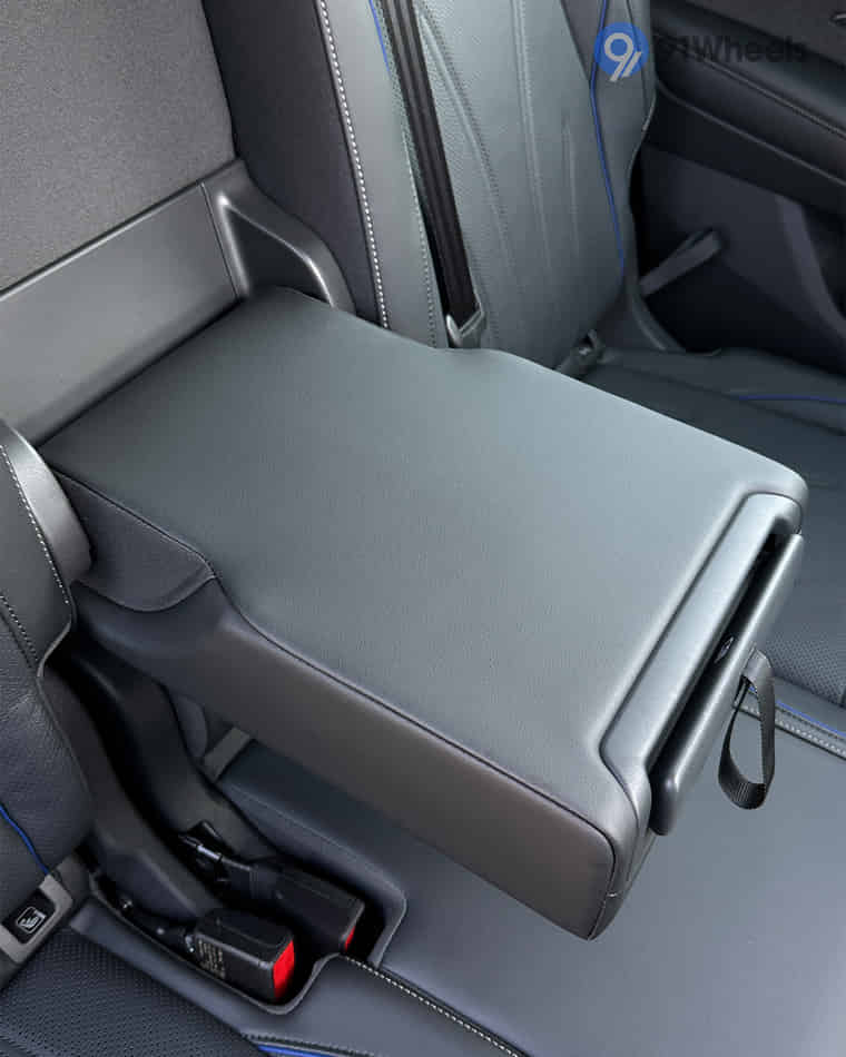 Seats & Cabin Comfort - 26